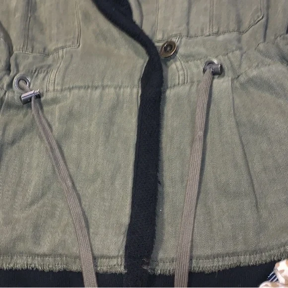 💚 Free People Slouchy Utility Jacket. Army Green w/ Black Accents & hood. XS 💚 - Picture 13 of 15